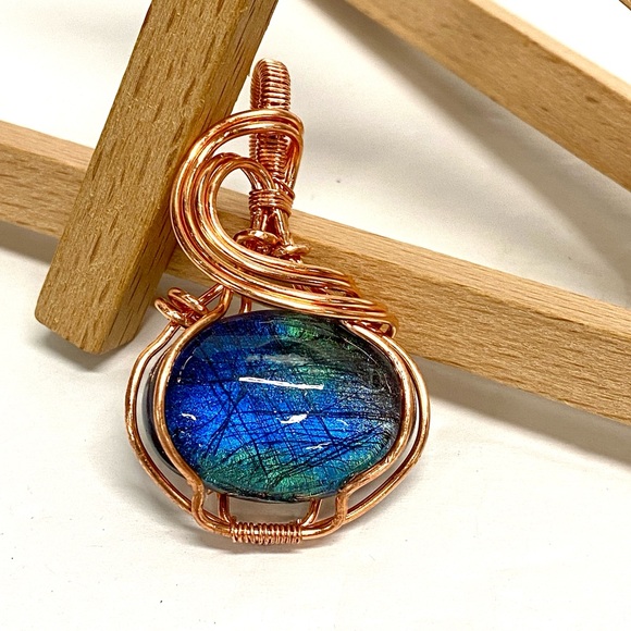HANDMADE Faux Labradorite Resin Art Hand Wrapped Bare Copper Statement Pendant - Picture 7 of 8